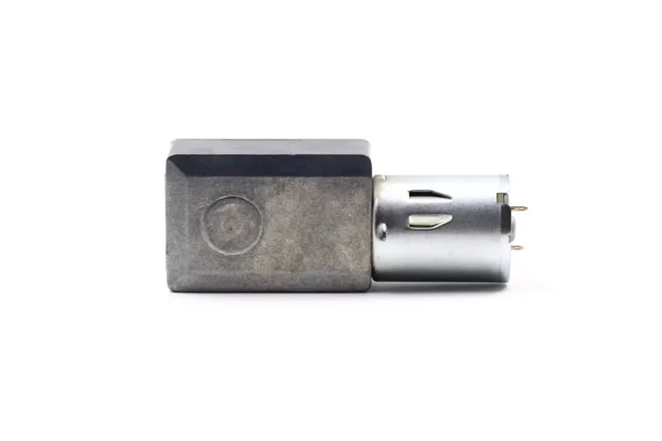 Side profile of 4632 right angle gear motor housing and shaft extension